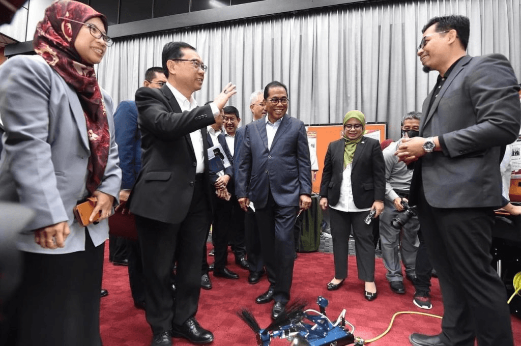 Visit of Prime Minister of Higher Education